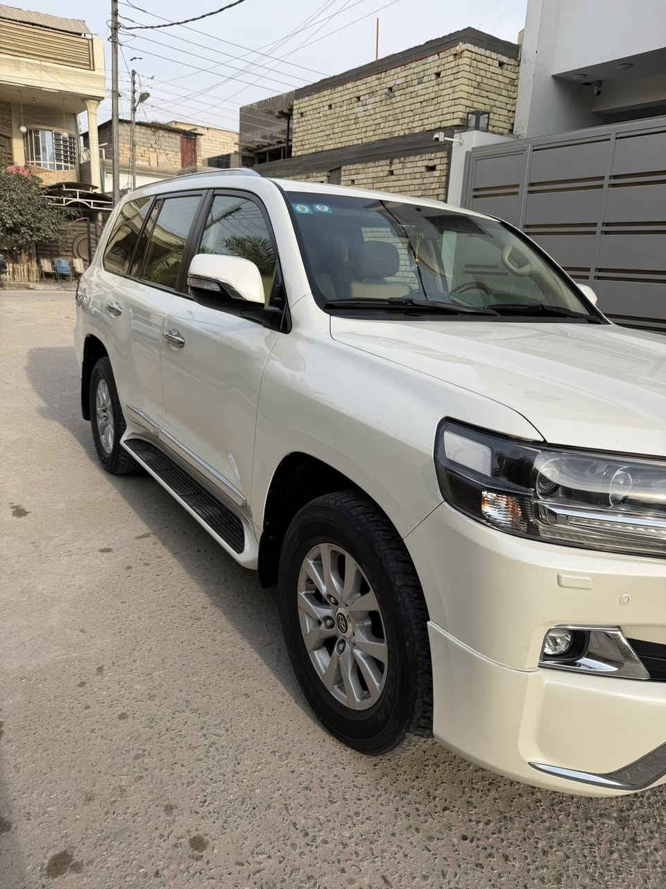 السلام عليكم اخواني
لاندكروزر GXR/ 6 سلندر 
موديل 2017
السياره ساز اصل ومعروفه مواصفاتها

3 شاشات

طفايه 

تشغيل عن بعد

كراسي كلهن كهربائ وجلد 

مري قلاب وكهرباء

فتحه 

3 قطع تبريد 

بصمه تشغيل بصمه دخول

السياره ماشيه 76 ألف كيلو متر حقيقي شرط الفحص 

السياره مغلفه بالكامل ppf نانو من الزيرو

السياره كفاله عامه من الشخط عدا ( تقسيم باب السايق ) من الشركه بدون لأضربه لاصبغ لاشخط لاتبديل

العنوان بصره /// ***********
