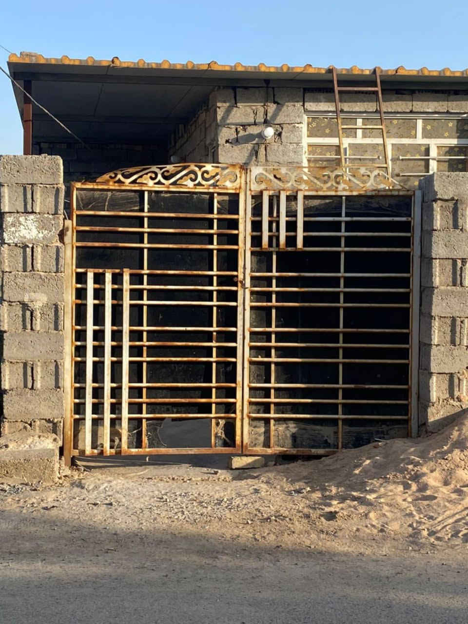 السلام عليكم ورحمه الله وبركاته يوجد بيت في التجاره للبيع مساحة 145متر 
جنس الأرض وقف السعر 36وبي مجال 
تبليط مجاري يبعد عن الشارع 100متر


**إذا كنت صاحب هذا الإعلان وتريد حذفه لأي سبب، رجاءا أرسل رسالة إلى الدعم الفني**