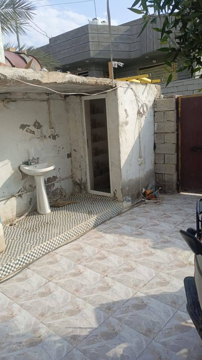 دار المساحة ٢٧٠ متر طابو زراعي سند ٢٥ شارع الويسات يتكون من غرفتين وصاله ومطبخ واستقبال وكراج سيارة بسعر ٤٠ مليون للاستفسار الاتصال على الرقم *********** او مراجعة مكتب الديار شارع العلوة مقابل فرع ملعب منصور
