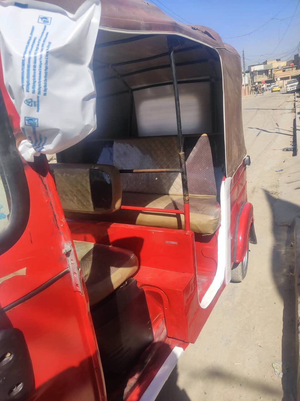 السلام عليكم مكلف بلنشر مكلف
موديل 18 رقم وسنويه العنوان بغداد الكماليه 
سعر 4600 وبيه مجال هاتف ***********
