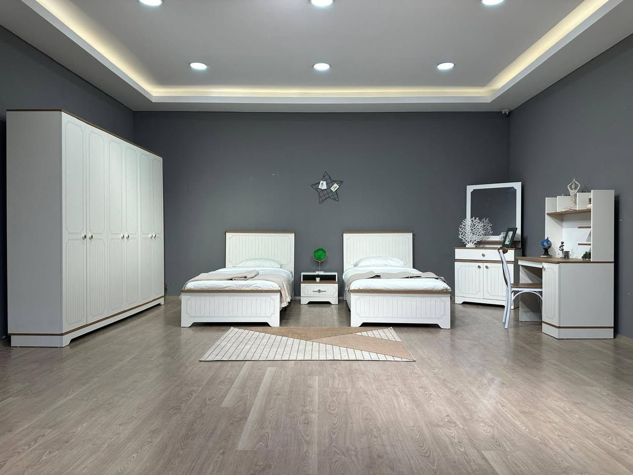 تم تفريغ حاوية 
 موديل شبابي كانتري6 قطع 
سرير سيبايه ثابت
كنتور 6 باب
الشد والنقل داخل بغداد مجاني 
حجز وستفسار وتساب 
***********
***********
اصلي ولسه تقليد
