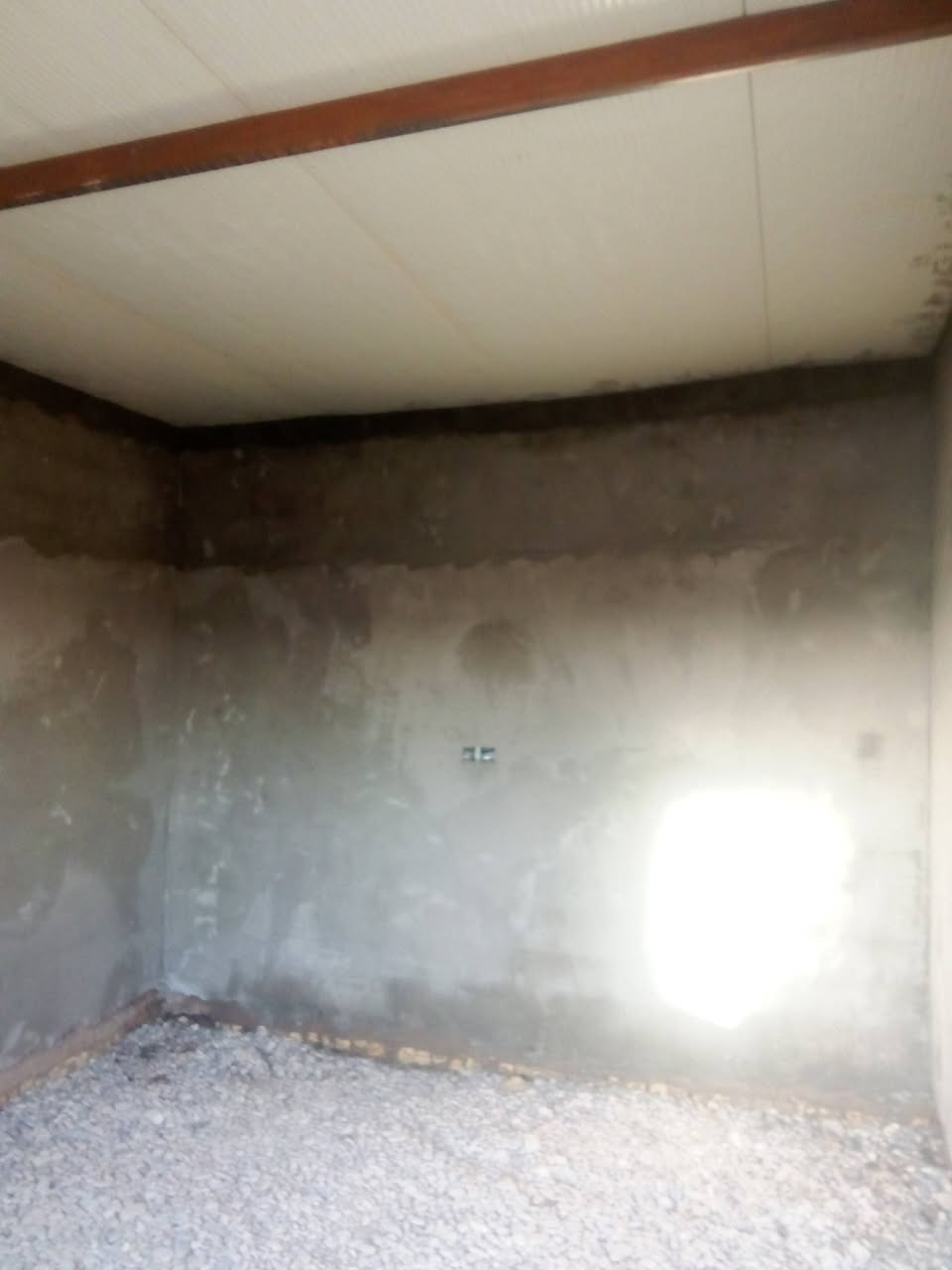 مشتمل للبيع في حي الحكيم شارع كاضم عطوف قرب حسينية ابو مهدي بناء حديث يتكون من غرفة نوم واستقبال وهول ومطبخ ومنور وصحيات السقف سندويج الارضيه صب مناسب جداً الشراي يتفضل خاص اويتصل على الرقم التالي ***********
