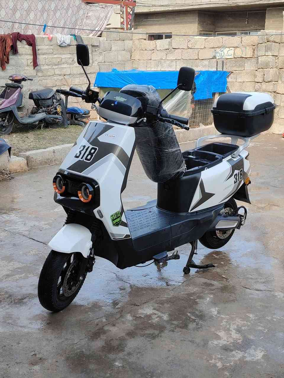 دراجة 318 للبيع
مواصفاتها معروفة اخو الجديد ماشي 1500k شرط من كلشي وين ما يعجبك افحصها شرط ما واصله مصلح  سعرها 700الف مكاني موصل رقمي *********** م.الوصل موجود وباسمي
