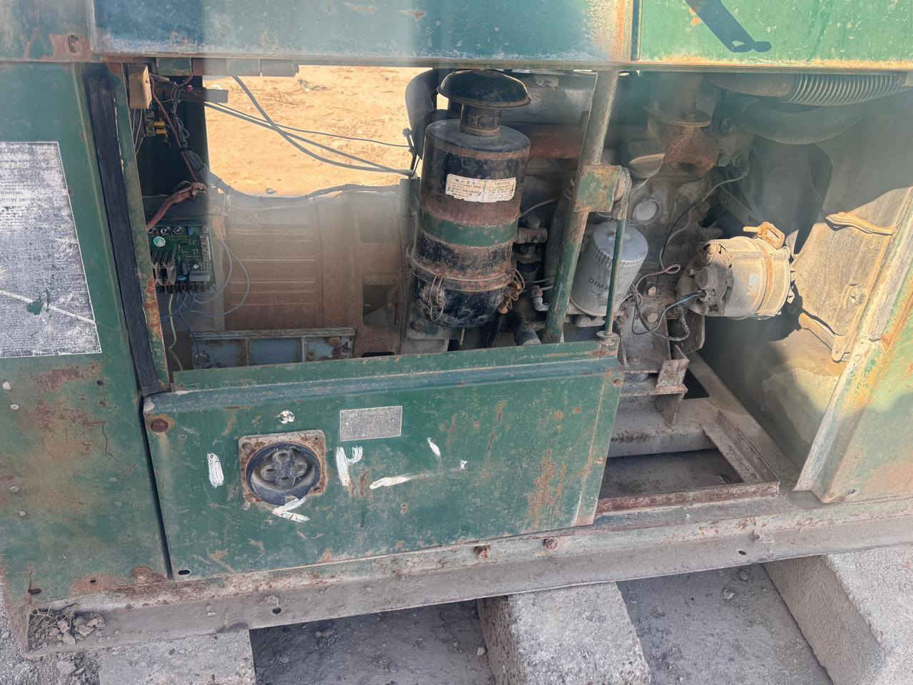 سلام عليكم
مولد للبيع شغال تايو ياباني 4 بستم  12.5Kv   50A 
السعر 18ورقه وبي مجال 
الاستفسار ***********
