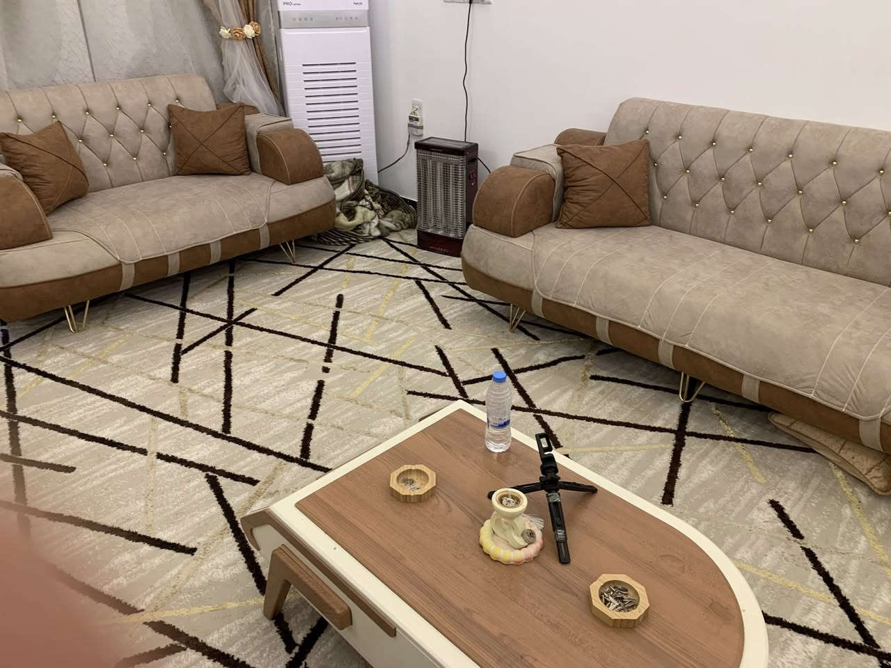 العنوان بصرة.
طخم قنفات  عشر. مقاعد درجة أولى. 
نظافة١٠٠/١٠٠ كما في التصوير.
استعمال شهر واحد. 
السعر والتفاصيل خااااااااص.


**إذا كنت صاحب هذا الإعلان وتريد حذفه لأي سبب، رجاءا أرسل رسالة إلى الدعم الفني**