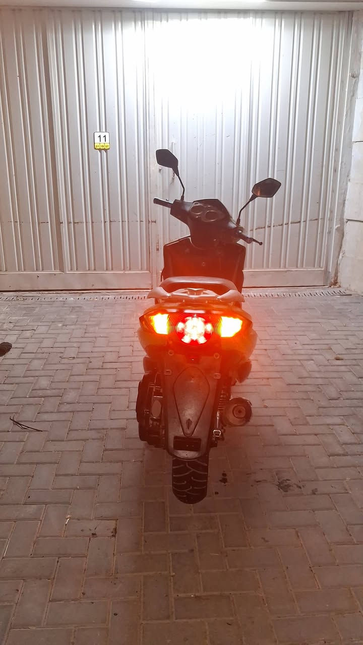 السلام عليكم دراجه YIBEN
مكينه  150cc  
مكينه  كبيره
دراجه كلش نضيفه بدون اي نقص
  كفرات نضيفه 
  تايرات جداد 
ابريك دسك مو استهلاكي 
الدراجه خير من الله بدون اي مصرف  
دراجه عاليه ورزنه 
الشراي يتصل ويدلل 
***********
***********
