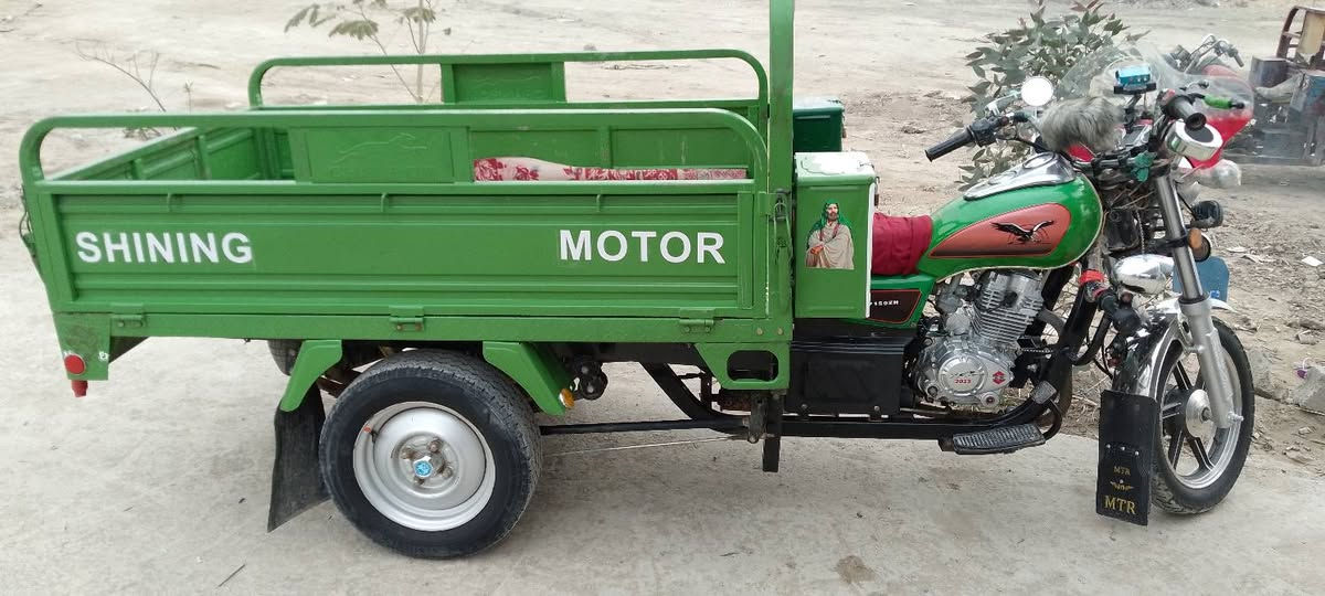 للبيع 2023 كامله ما ناقصها شي السعر 2500 مليونين ونص غير متواجد على فيس رقم الهاتف *********** الشراي يتصل
