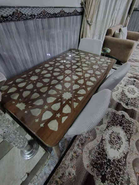 ميز طعام مع ٣ كراسي ب٥٠ الف 
ميز اوتي كبير ب١٥ الف
واتساب  ... ***********
