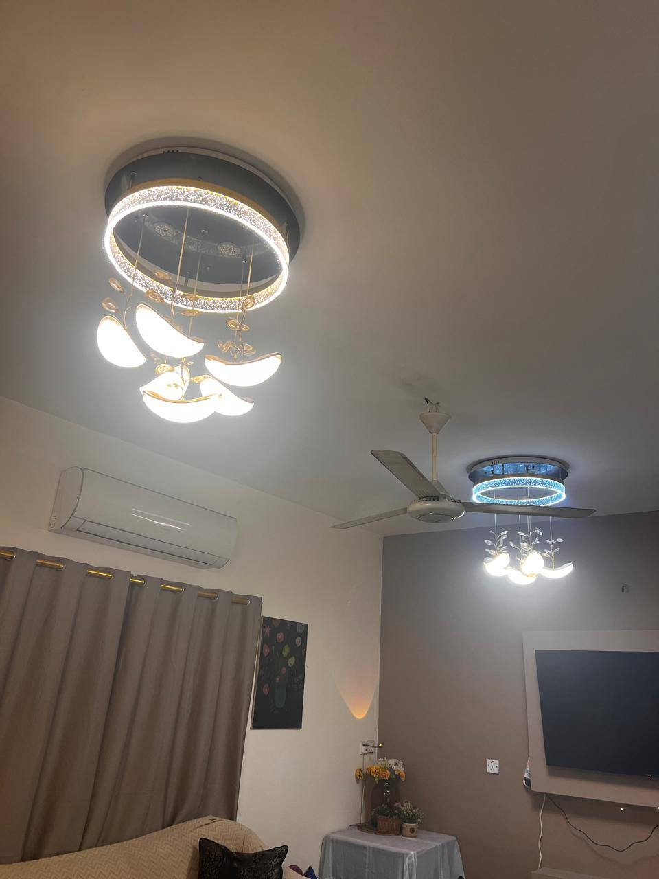 أغراض للبيع العنوان سيديه نضافتهن 100 بل 100 فول
ميز بلازما حديث تركي مواصفات منظر حطب ودديجي سماعات داخلي ب٢٢٥ وبي مجال
مكتبه تركي اصلي ب١٢٥ وبيها مجال
براكيتات جداريه عدد٢ ثريات عدد٢ بل حقيقه كلش حلوات وجمالهم روعه اناره ب٢٥٠ وبيها مجال


**إذا كنت صاحب هذا الإعلان وتريد حذفه لأي سبب، رجاءا أرسل رسالة إلى الدعم الفني**