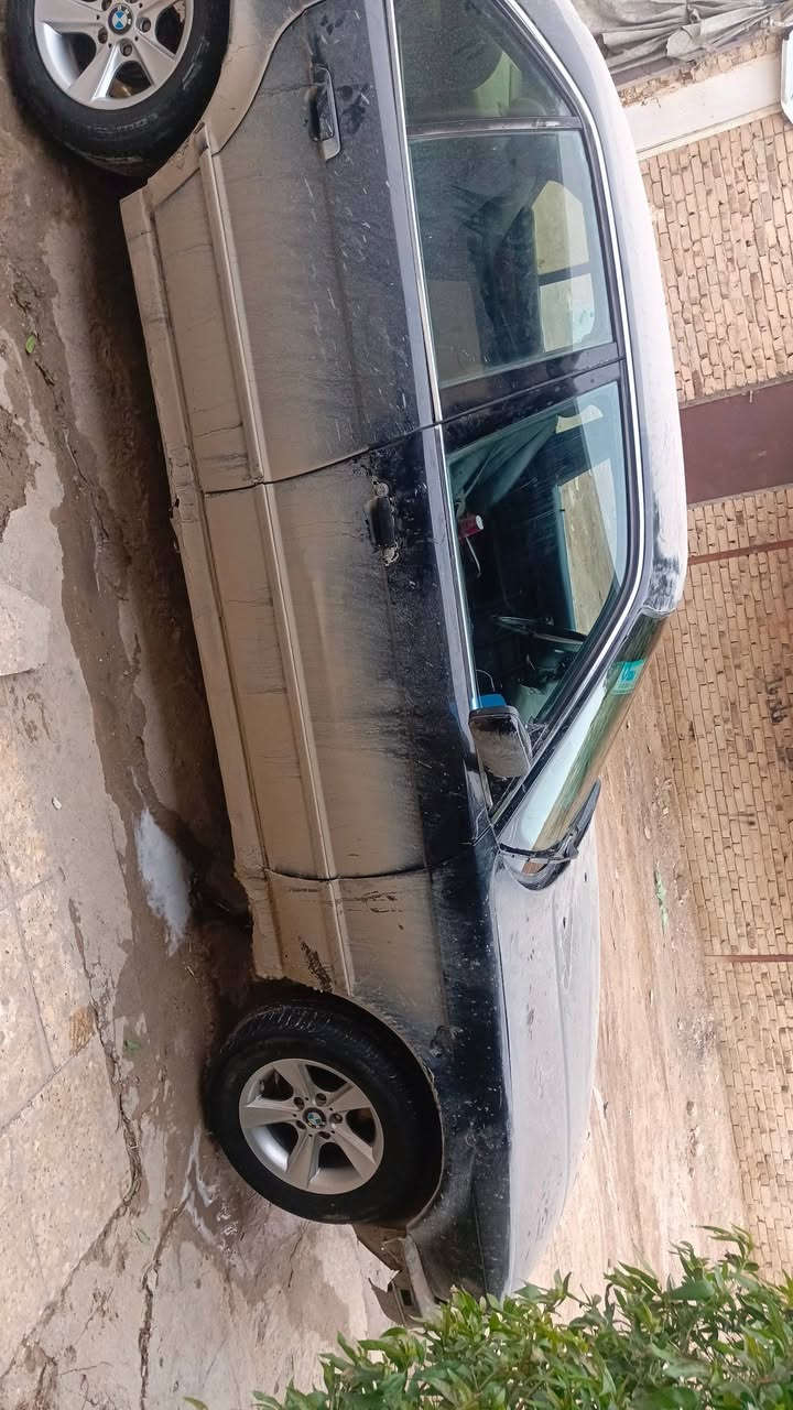 السلام عليكم للبيع بي ام ٥٢٥رقم نكليزي الجديد تحويل نفس اليوم كير اوتو ترايك ٢٠٠من الشمال للبصره عليهاصيانه جديده يرادلها تلحيضات كلش بسيطه مكانها بابل السعر ٣٥وبيها مجال للطيبين  ***********
