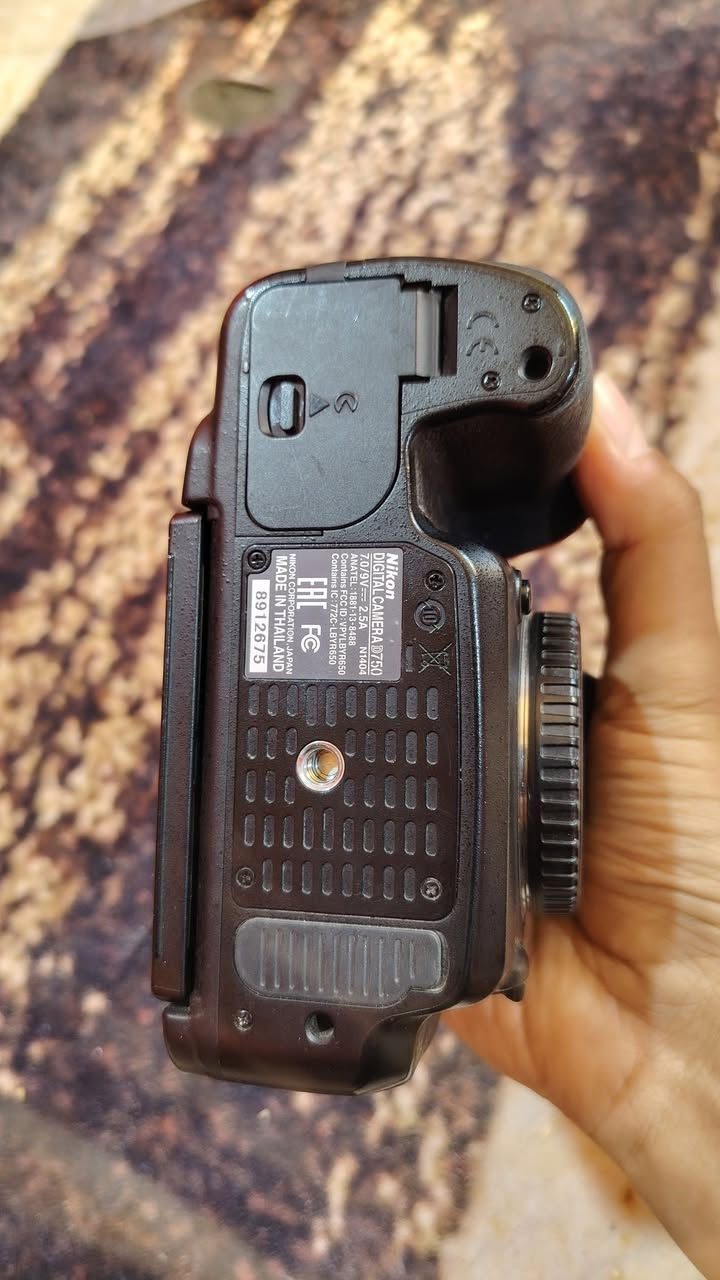 نيكون 750 فول فريم للبيع نظيفه كلش شخط ما بيهه

***********
