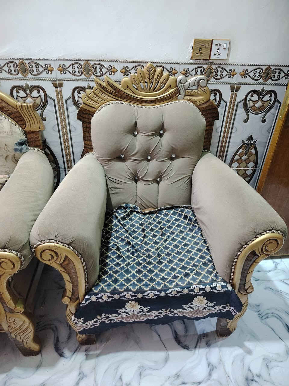 السلام عليكم تخم ١٠ مقاعد للبيع سعر ٣٥٠ وبي مجال مكان بابل ابي غرق حي المرتضى للاتصال ***********
