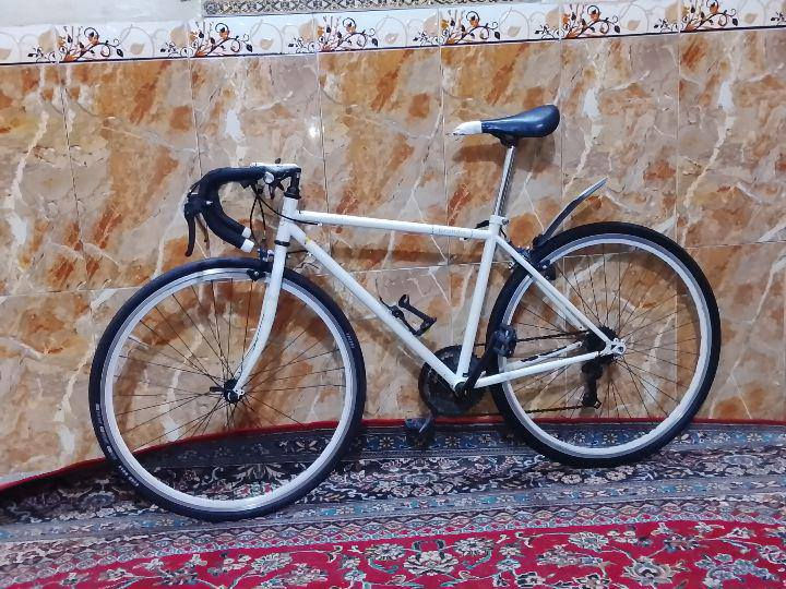 السلام عليكم
بايسكل رود لون ابيض نظيف
ما بيه نقص اي شي
سعره 120 وبيه مجال
***********
