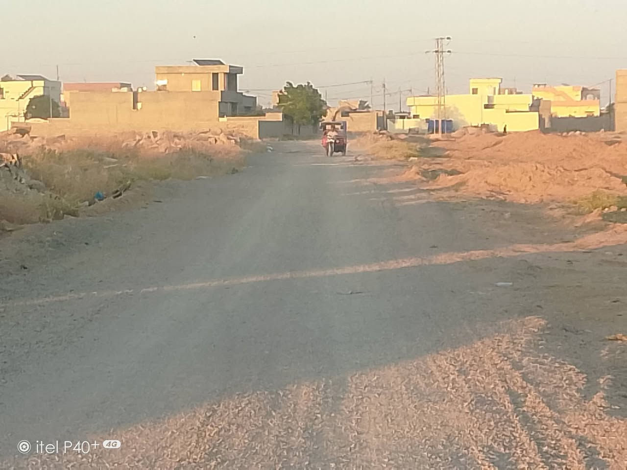 قطعة للبيع طابو سكني مساحته 300متر
وجه 12.5 ونزال 25
الشوقيات ركن على شارعين مقابل المدرسة 
ترهم مشتملات نصين
السعر 60 وبيه مجال 
***********
