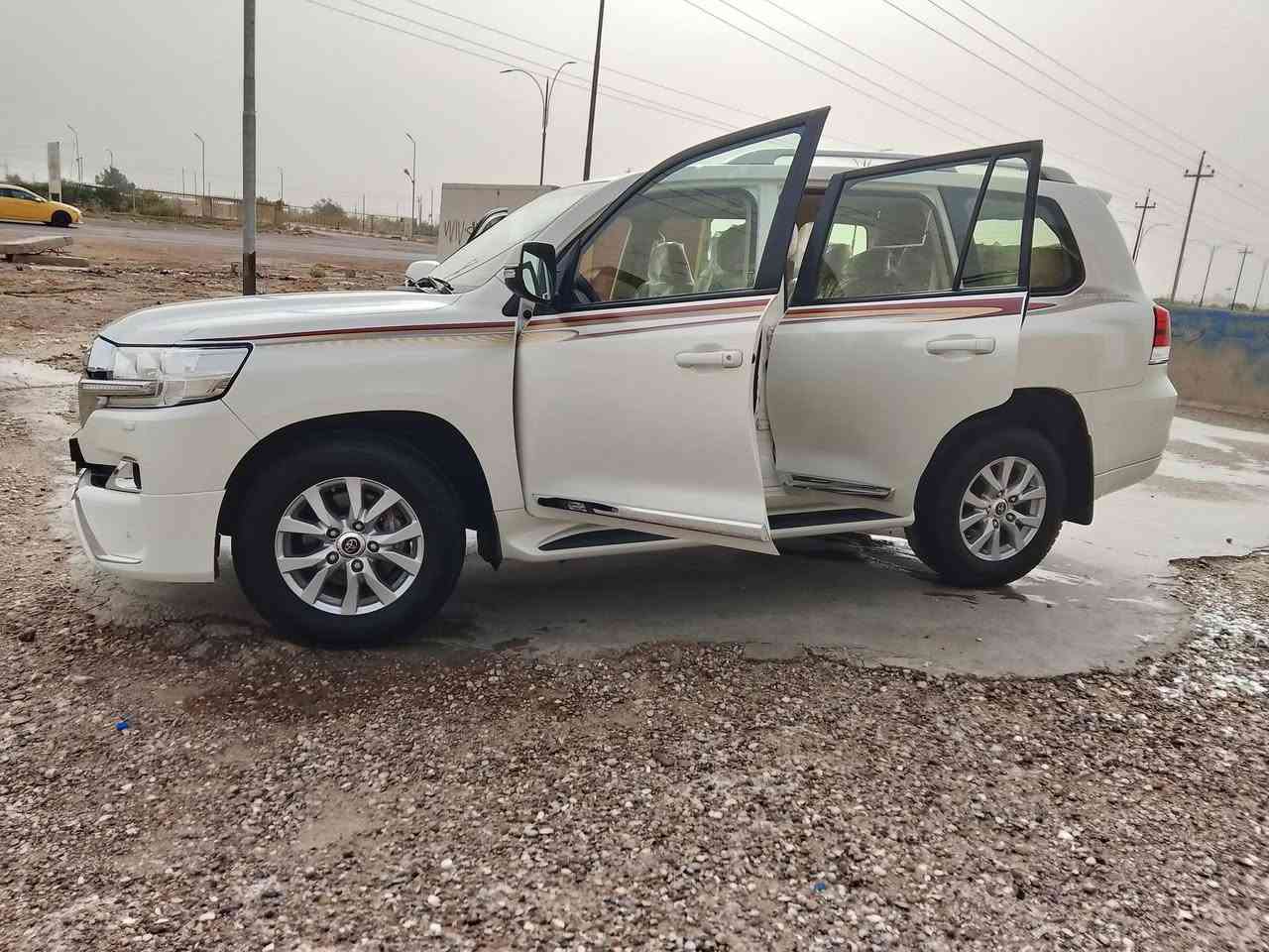 لاندكروزر بريمي للبيع
الموديل /2017
ماشيه 79km
رقم بغداد 
***********
