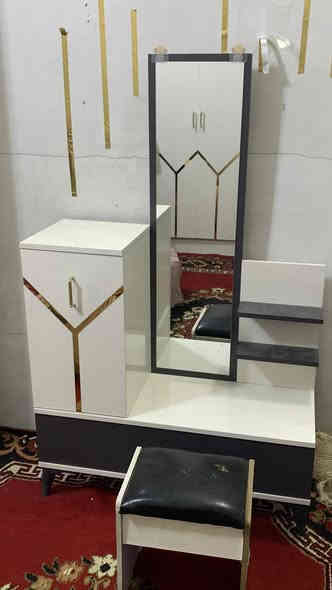 للبيع الكاونتر ب٣٠٠ غرفة نوم نضيفه ب٤٥٠  الطباخ ب٢٥٠ وبيهن مجال للطيبين مكان الشعب ***********
