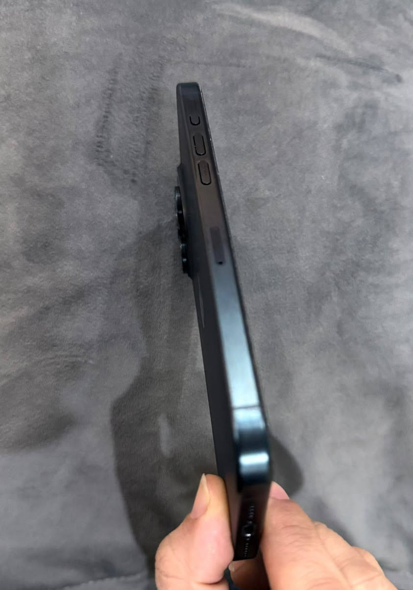 ايفون 15 بروماكس ذاكره 256 دبل سيم كارت شرق الاوسط بحاله ممتازه شخط مابي لون نيلي
بطاريه 90 بلميه مع كافه ملحقات الجهاز ومع كفرات اكثر من 20 كفر هديه حتكون مع الجهاز 
سعر البيع مليون 300 وبي مجال بسيط
للاستفسار ***********
***********
