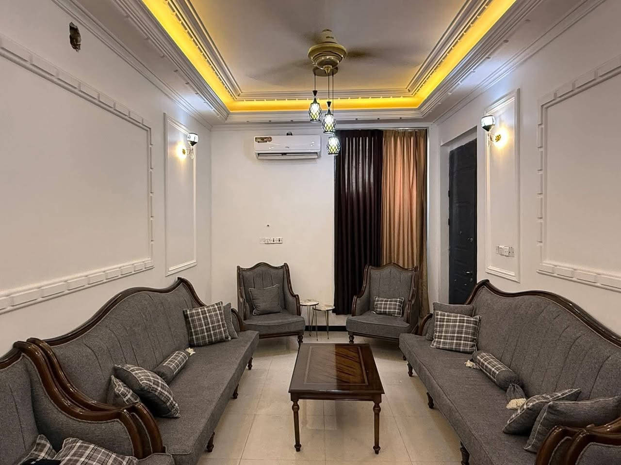 🏠 / دار للبيع مساحه ١٤٠ م طابو زراعي سند
واجهه ٧.٥ م / نزال ١٨.٥ م 

🧱 بناء حديث درجه أولى 

طابق واحد/ مطبخ . أستقبال . هول . غرفه . مجمع صحيات 

🌏 الموقع / حي الصحه قرب المدينه المائية 

للأستفسار أكثر الاتصال ***********
