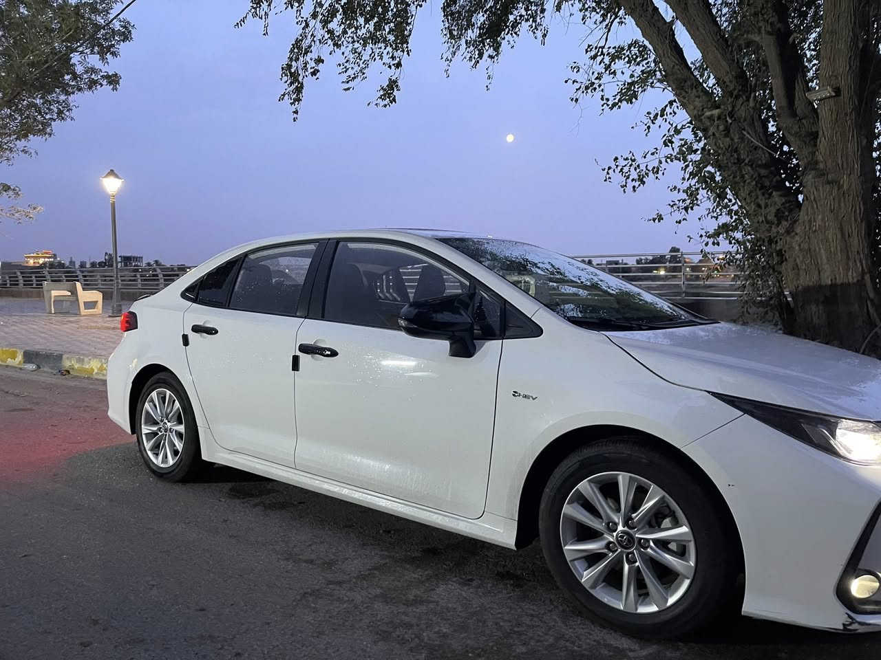 كورلا وارد صيني هايبرد جديده السياره بعدها
نظيفه كلش السياره فول مواصفات كشنات جلد وفتحة سقف قطعتين تبريد داخل اسود  ستيرين جلد كابرون اوتوهولد هاند بريك بصمه اشاري بالمري تحديد مسار (رادار) قياده ذاتيه شاشه كبيره كار بلي. العلامه السوده HEV 
مود قياده 3 ايكو - بور - نورمال
رقم بغداد السياره
ماشيه 27 الف كيلو
مكاني بغداد الشعب
مكفوله السياره
سعر (145 ورقه )
تلفون ***********
