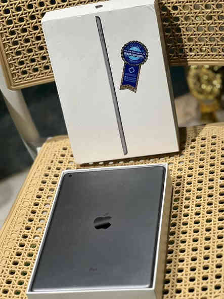 ايباد 9 جديد كلش ولا مبدل بيه آي قطعه شرط الفحص ذاكره 64 وياه كامل الملحقات الاصيله مكاني بصره حي المهندسين سعره 265 شراي يتصل ***********

