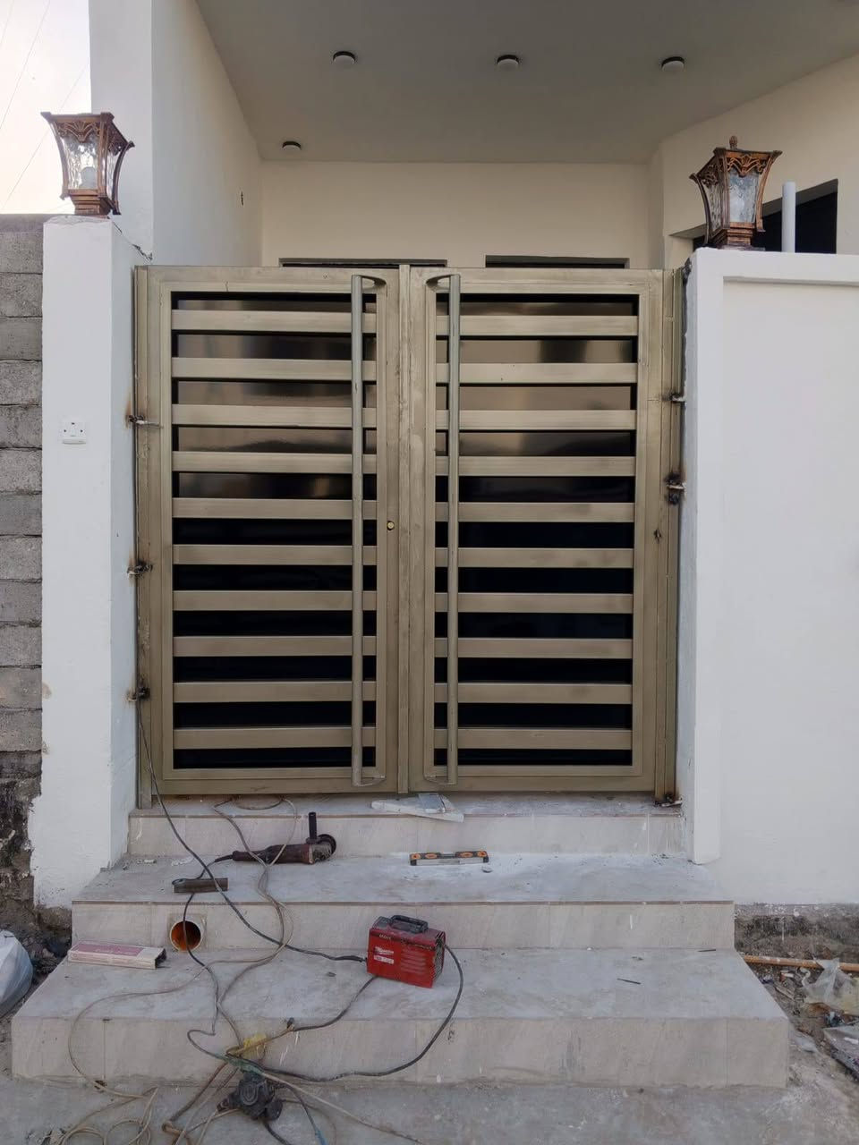 بسم الله الرحمن الرحيم تعلن حداد قدوري الغريري عن تخفيض الاسعار في الابواب والشبابيك وابواب السلايت 
باب سلايت تشطيب قياس 3 ونص سعرة 600 الف حديد ثقيل مصبوغ اساس ولون ونقل 
باب كندور نظام سي ان سي سعرة 400 الف حديد ثقيل مصبوغ اساس ونقل 
ابواب مناور نظام سي ان سي قياس 3 × 110 اسعارهن 250 الف مصبوغ اساس ونقل
ابواب نظام بديل الخشب قياس 3×110 اسعارهن 270
محجرات المتر 35 الف مصبوغ اساس ولون ونقل 
سقايف الكي سبان سعر المتر 35 الف

ملاحظه جميع القطع المذكورة حديد ثقيل مليم و8 تارس
العنوان الرمادي التأميم شارع 60 
للاستفسار مراسله الصفحة او الاتصال على رقم *********** 
#كل الهلا بيكم
