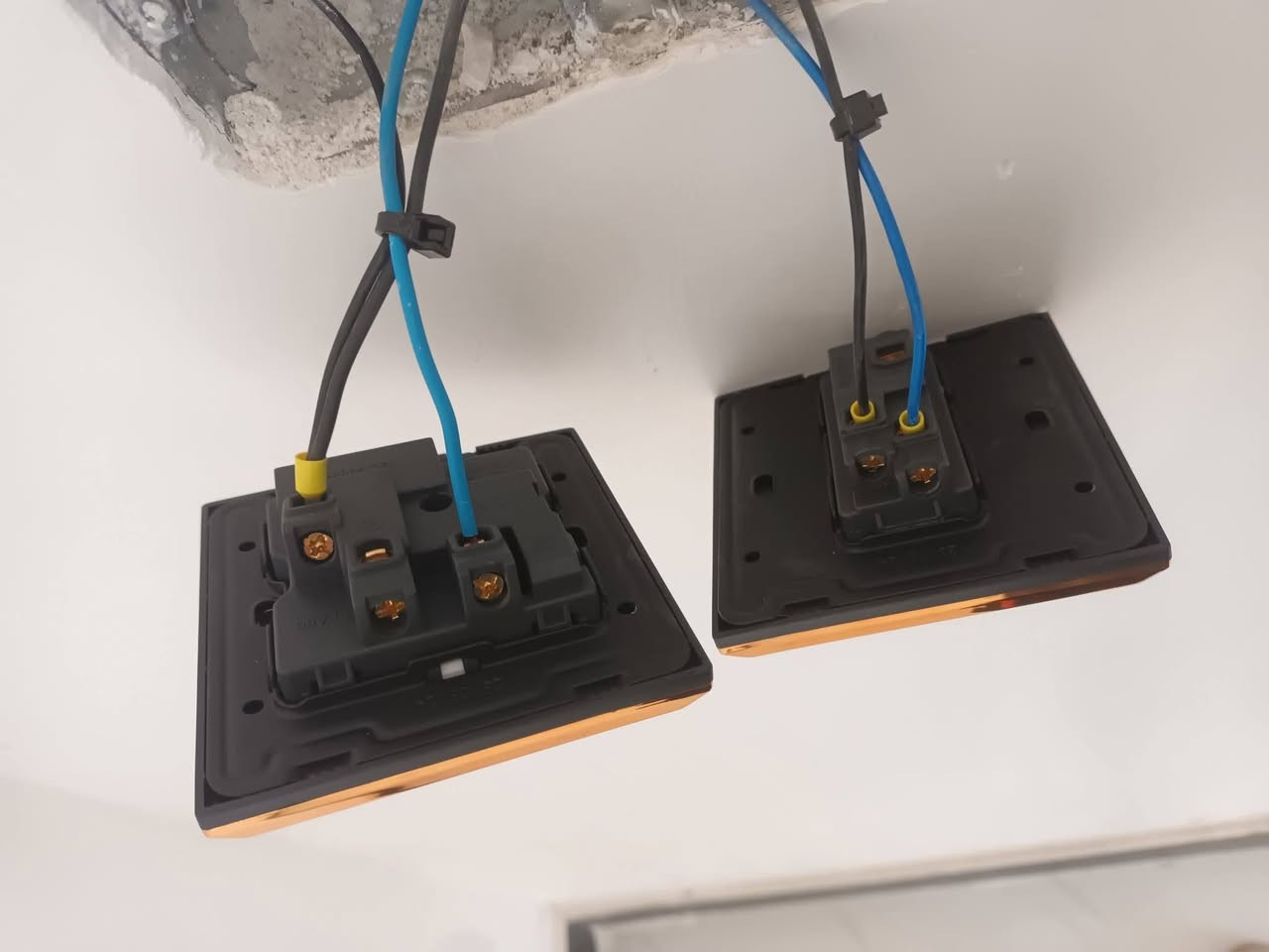 النقطه السيمز 3 آلاف
البوري 5 آلاف 
نعمل في النجف فقط كادر متكامل نعمل تأسيس ترميم صيانة عمل درجة اولى 
اخوان هاذه اليصرفلي ومقتنع بي ماكو داعي التعليقات السلبية والعمل مجانا للعوائل الفقيرة
***********
