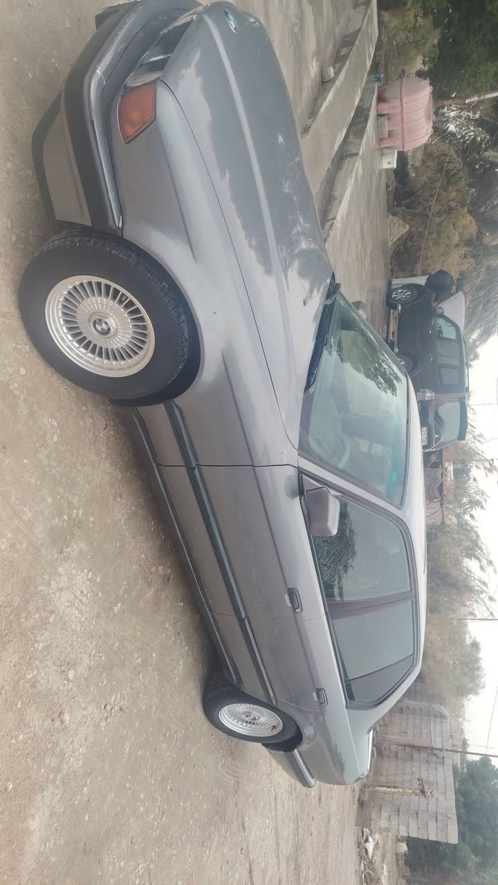 السلام عليكم ورحمة بيم لبيع حجم ٧٣٠ مفتوح سياره ابلادي محرك وكير وحداديه خير من الله السياره جديده  الموديل ٩٢ السعر ٦٨ وبيها مجال قليل ***********
