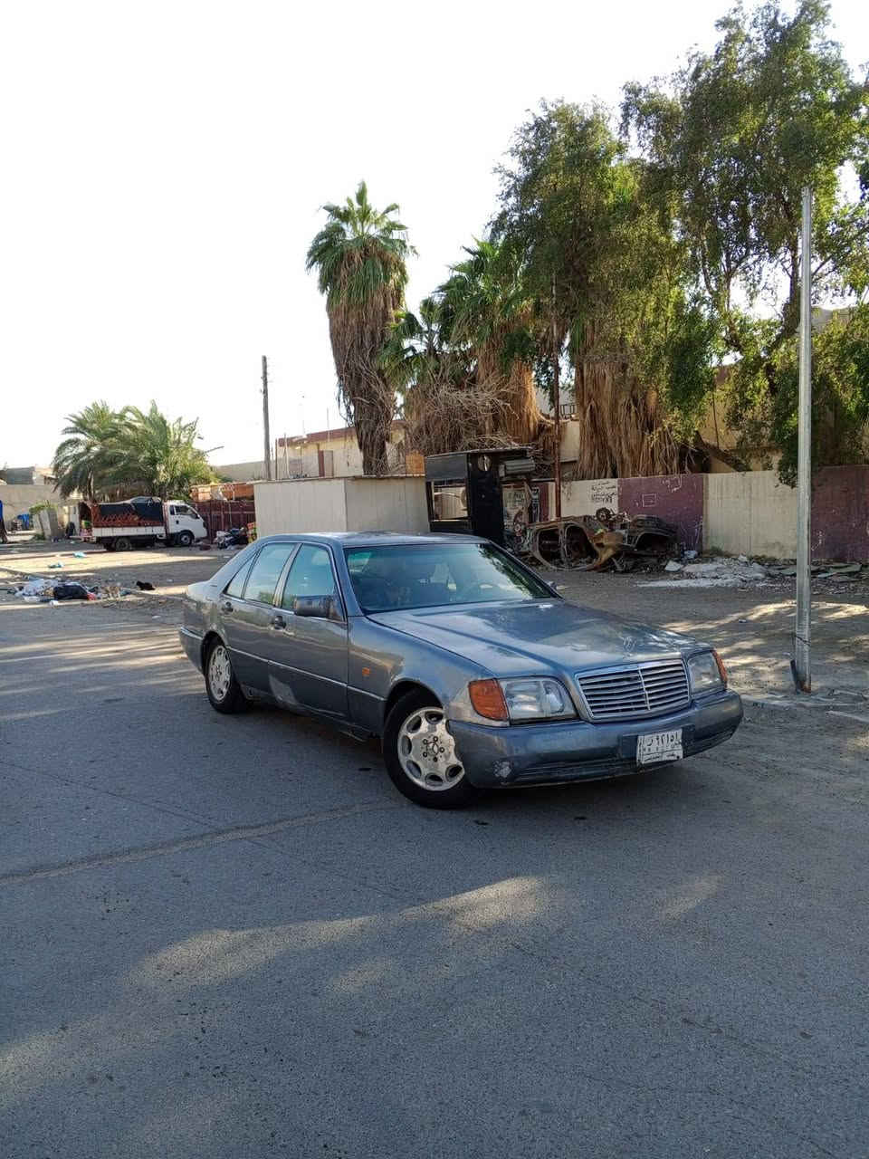 بسعر سايبة والله بيعه سريعة متوازي
السلام عليكم للبيع مارسدس شبح موديل 1994 سيارة وارد خليجي كاملة مكمله كهربائيات اشاير لايت عالي ناصي بك لايت هورن جام كهرباء يصعد وينزل دبل جام مكينه سته سلندر vvt تشك الكاع شلعة معدل  لاتنقيص ولاتبخير خير من الله تخم تاير جديد جواها سبير وجك بلجنطة سيارة مايعوزها برغي ((تحويل مباشر بأسمك )) رقم بغداد ألماني 
السعر : 36 ورقه وبيها مجال 
العنوان : بغداد الشعب يم سوك شلال 
الرقم : ***********
