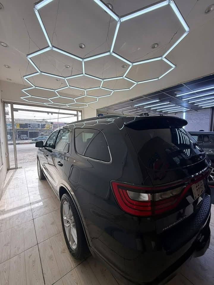 دوج دورانكو جي تي امريكي للبيع
Dodge Durango GT .
الموديل : 2023. (امريكي)
المحرك : V6 . 3.6L .
العداد : ماشيه اكثر من 45 
اللون : اسود لامع 
*الرقم الانكليزي بغداد مشروع الوطني 
المواصفات :
* رادار امامي  مع مانع تصادم . 
* تحذير الخروج عن المسار. 
* تحذير النقطة العمياء . 
* حساسات امامية وخلفية .
* فتحة سقف (سلايد) . 
* مقاعد جلد ومخمل  . 
* مقاعد كهربائية مع ذاكرة لحفظ وضعيات الجلوس. 
* مقاعد  تدفئة. 
* تدفئة مقود القيادة. 
* مقود رياضي . مع شفتات 
* مصابيح امامية زنون مع LED .
* كشافات ضباب LED . 
* شاشة 10.1 أنج .
* نظام ملاحة (GPS) . 
* تشغيل عن بعد . 
* دخول ذكي بدون مفتاح.
* بصمة ابواب .
* ⁠اشاير بالمري الجانبيه.
* ويل قياس 20 أنج . 
* صندوق كهربائي . 
* بلوتوث تلفون .
* محدد سرعة . 
* كاميرا خلفية .
* كير طياره .
* صف ثالث من المقاعد 7 راكب . 
* نظام سبورت .
* نظام مانع انزلاق .
* نظام ايكو اقتصادي.
* نظام اوتو بريك .
* اطفاء وتشغيل اوتماتيكي Auto start . 
*مكان السيارة/ بغداد 
(ضرر السياره• بيها 3 قطع فقط 
1_جملغات الاماميه  والبنيد 
2_الشاصي  من الجهة اليمنه  مسحوب 
على كد شبر فقط بدون اي تعمير او معجون 
الاستفسار *********** سوناره موجود
