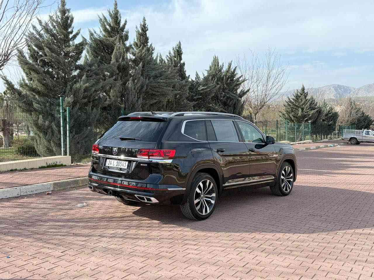 : .اطلس  .2022.v6 .
 SEL Premium R line-.4Motio 
‎المواصفات فول فول/1/1/أعلى فئة
‎حجم المحرك : 3.6( 6 سلندر )
‎المواصفات
‎دة بل اكسل : AWD كيج الكتروني بردات ابواب
‎داخل رصاصي بيلادي فتحه سقف بانورما
‎ابواب بصمة بصمة تشغيل تشغيل عن بعد : REMOTE START
‎مرايا شفط كهربائي+إنارة 
‎سستم سماعات : FENDER شحن وايرليس
‎اوتو بارك : AUTO PARK
‎اوتو هولد : AUTO HOLD
‎اوتو ستارت : AUTO STARD
‎صندوق شفط كهربائي+🦵
‎ شاشة دشبول ديجيتال
‎اوتو هولد
‎اوتو ستارت
‎اوتو بارك : AUTO PARK
AUTO HOLD:
AUTO STARD:
‎اوتو ستوب : AUTO STOP
‎نظام : GPS
‎نظام : ECO
‎نظام : NORMAL
‎نظام : SPORT
‎نظام : SNOW
‎نظام
OFFROAD
‎نظام OFFR.CUSTOM
‎كشنات : VIP
‎كشنات جلد
‎كشنات جلد تدفئة+تبريد +خزن+ميموري
‎كاميرة " 360
‎كاميره امامي
‎كاميره جانبي
‎كاميره خلفي
‎هاند بريك بصمة
‎رادار 360
‎رادار امامي ( تحديد مسار )
‎رادار جانبي ( نقاط عمياء )
‎رادار خلفي ( التحذير من الاصطدام )
‎حساسات 360
‎1.حساسات امامي
‎2.حساسات جانبي
‎3.احساسات خلفي
‎تحكم اسيرين استيرن تدفئة تبريد المس تبريد مركزي
‎لايتات LED زينون متحرك بيلادي بكلايتات LED بيلادي
‎ويل كروم حجم 21
سعر :280 مجال
سبوغ ٤ قطعة
باب سايق 
باب خلف سايق
جاملغ جهد سايق 
بونيد
عنوان :اربيل 
سعر:250$ أربيل, العراق


**إذا كنت صاحب هذا الإعلان وتريد حذفه لأي سبب، رجاءا أرسل رسالة إلى الدعم الفني**