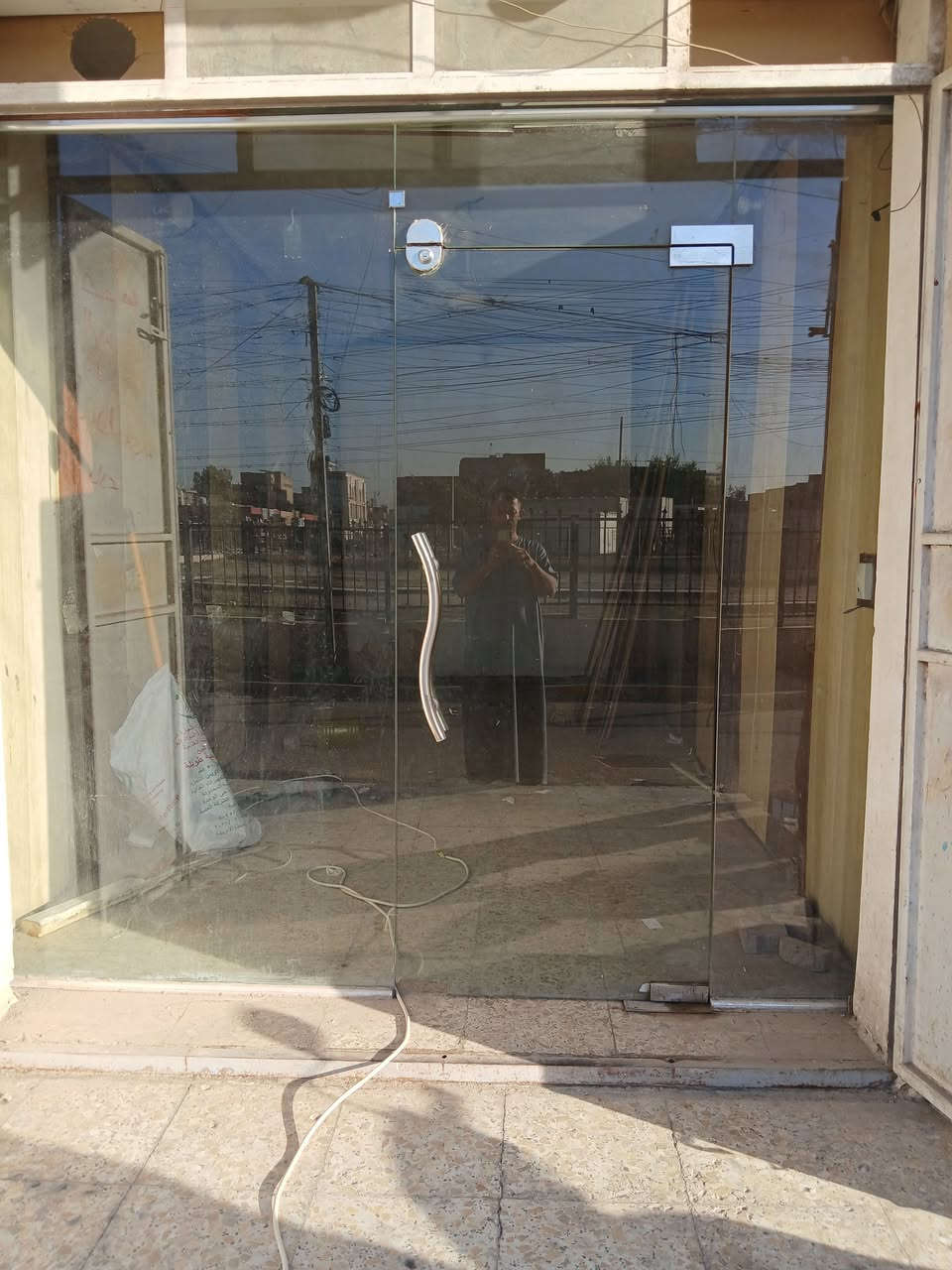 جامخانه للبيع العرض ٢٨٠ ولارتفاع ٢٥٠ المكان بغداد 
***********

