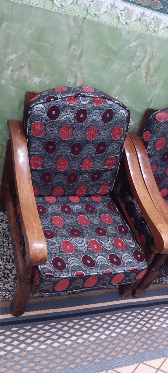 تخم. 7 مقاعد ثلاثيه وثنائيه وكراسي 2ماليزي درجة اولئ نضيف جدا
السعر 225الف بغداد الرصافه مدينه
اشراي يتصل وتساب
***********
