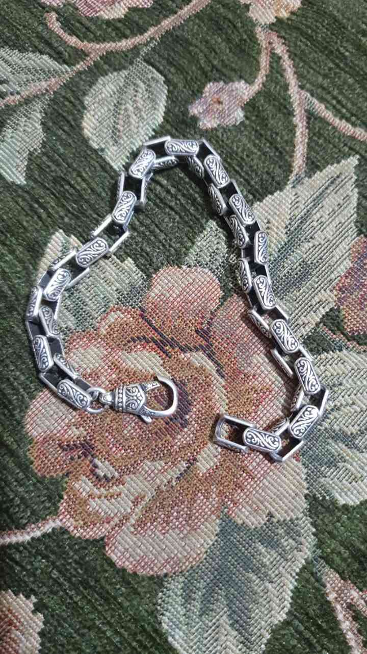 زنجيل واسوار وزن الزنجيل ابين بل صورة وزنة 
والسوار الوزن ٢٩ ونص سعر الغرام ٤ الف قفل 
بغداد مدينة الصدر
***********
