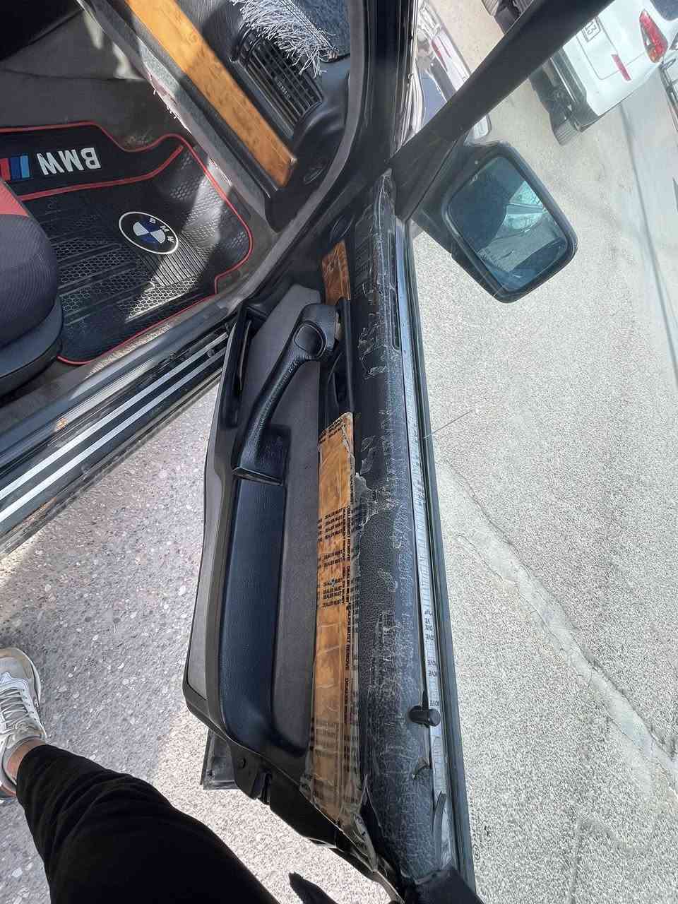 بي ام 735 اصل وفصل
موديل ٩١
كير محرك شرط 
طخم جديد 
تايرات جدد 
ويلكب خليه 
دواخلها نضيفه جديده
سياره مصيوغه جماليه بدون ضرر 
السعر 50 
متواجده السياره بمعرض اطلس
*********** 
***********
