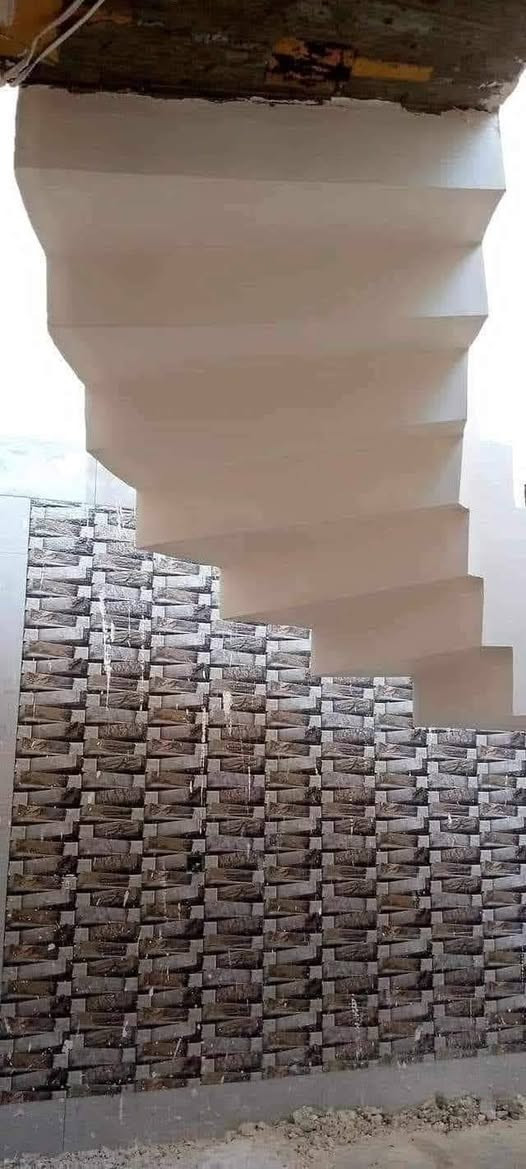 #متواجد ـبالطوب يوجد كادر لبخ جص من الموصل  شغل من اخ لخ شرط مساطر حايط جام وين تريد شوف شغلي حاضر اني اسطوات 5 وعمال 5 البيت ايام 3 نضيف وسرعه  رقم الهاتف ***********الحجز قبل العيد
