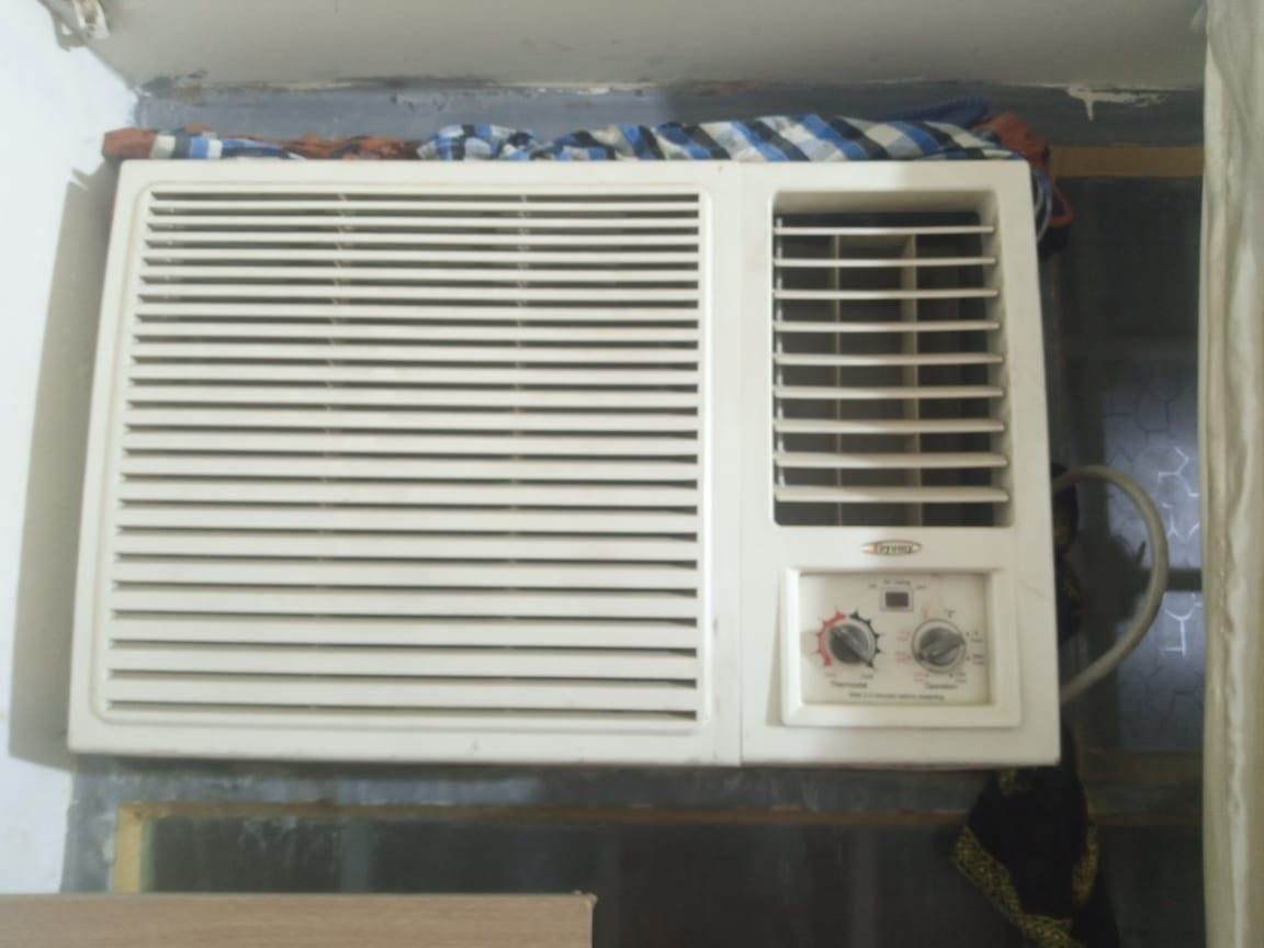 مكيف مستعمل توكما السعر 225 الخطيب شغال تدفئة وتبريد 
***********
