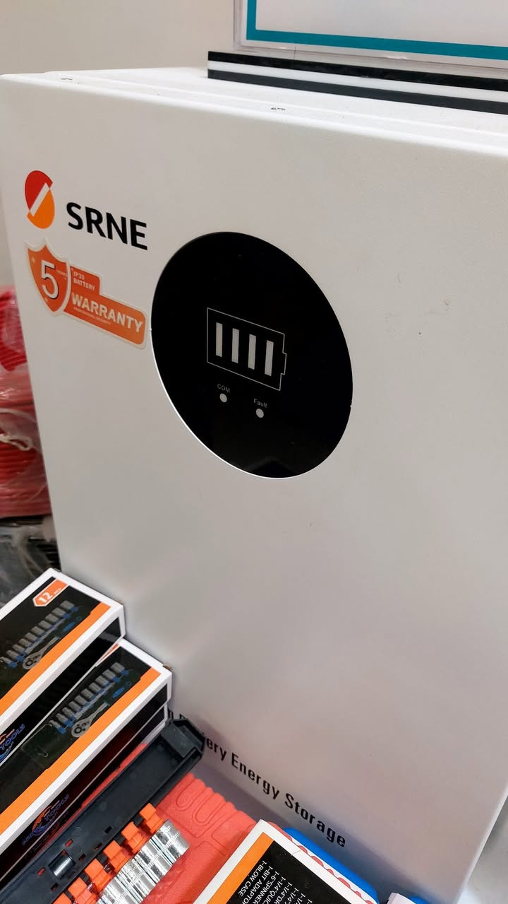 مازالت العروض مستمرة ..
بكج من SRNE مكون من انفيرتر 3.5kw وبطارية 7kwh متناغم بدرجة عالية من الأداء مع 6 ألواح 615w..
تصميم هندسي وربط موثوق ..
تجهزك 15A نهاري مستمر (يمكنك اضافة سبلت انفيرتر 24000PTU) يعمل طول النهار على الالواح مباشرة.
و 5A ليلي 4 ساعة
4.150.000 (كارت ضمان بأسم المشتري)
تصميم .. تنفيذ .. تشغيل .. متابعة.

#ميسان_سولار_***********
