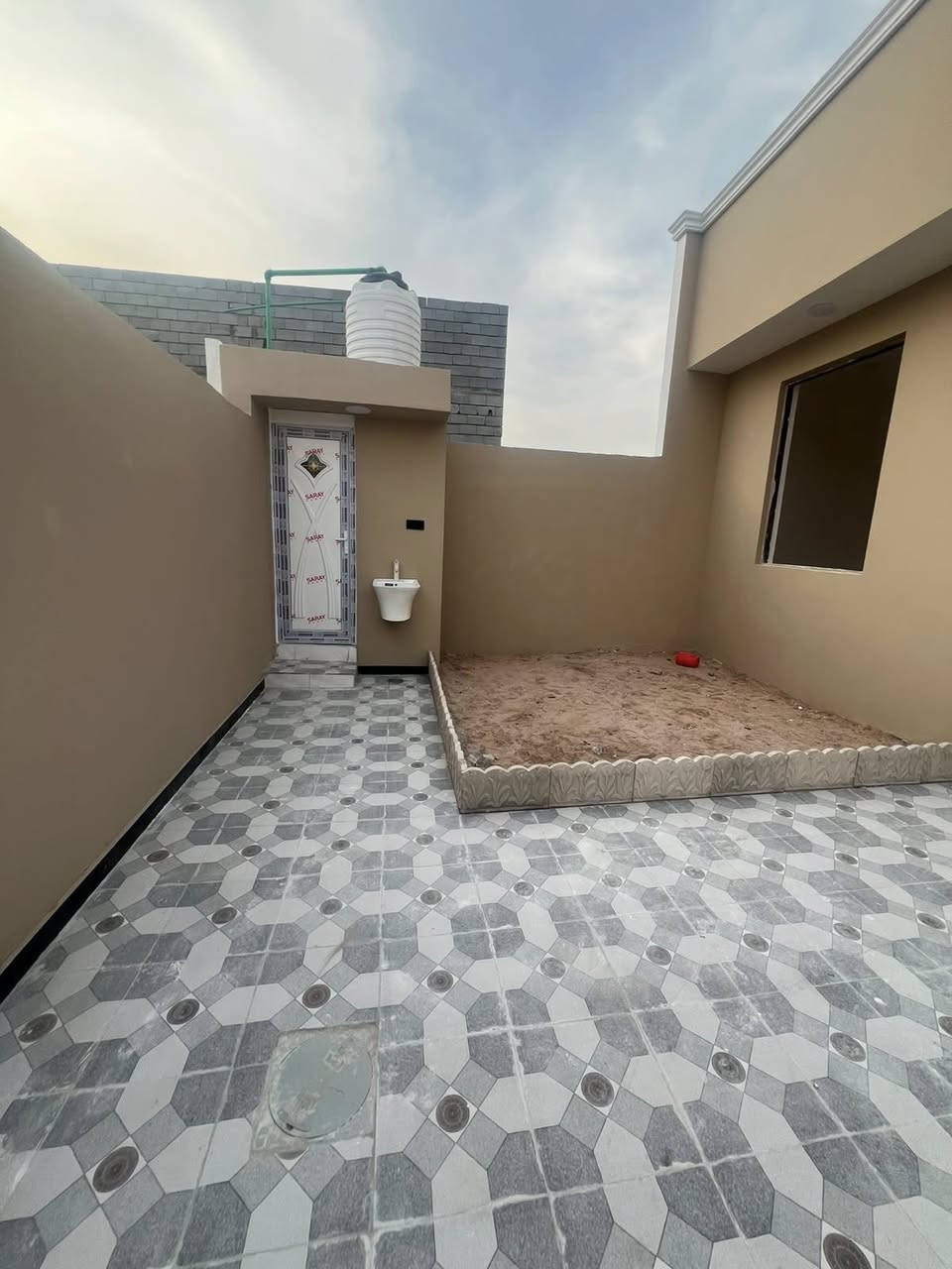 🏡 دار حديث للبيع – فرصة مميزة في الجزيره 🏡
📍 العنوان: الجزيره لفيروزيه
✨ موقع ممتاز قريب على الشارع )
🔹 المساحة;200 متر²
🔹 طابو: زراعي عراقي
🔹 تتكون من:
غرف 3
صالة
مطبخ
ديوانية
صحيات
كراج
حديقة
💰 السعر: 87مليون دينار عراقي
📌 قابل للتفاوض ***********📞
