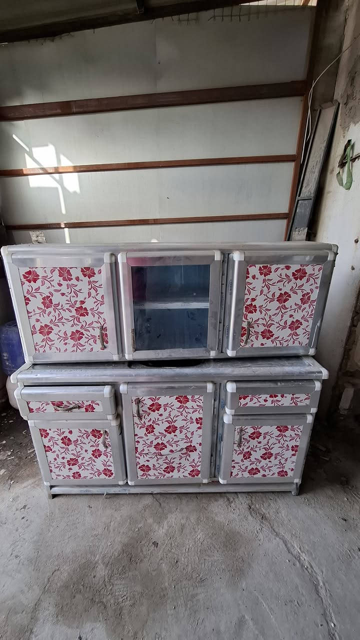 للبيع ٤ قطع مترين ويا متره ونص اخو الجديد 
***********
***********
اتصال أو واتساب
