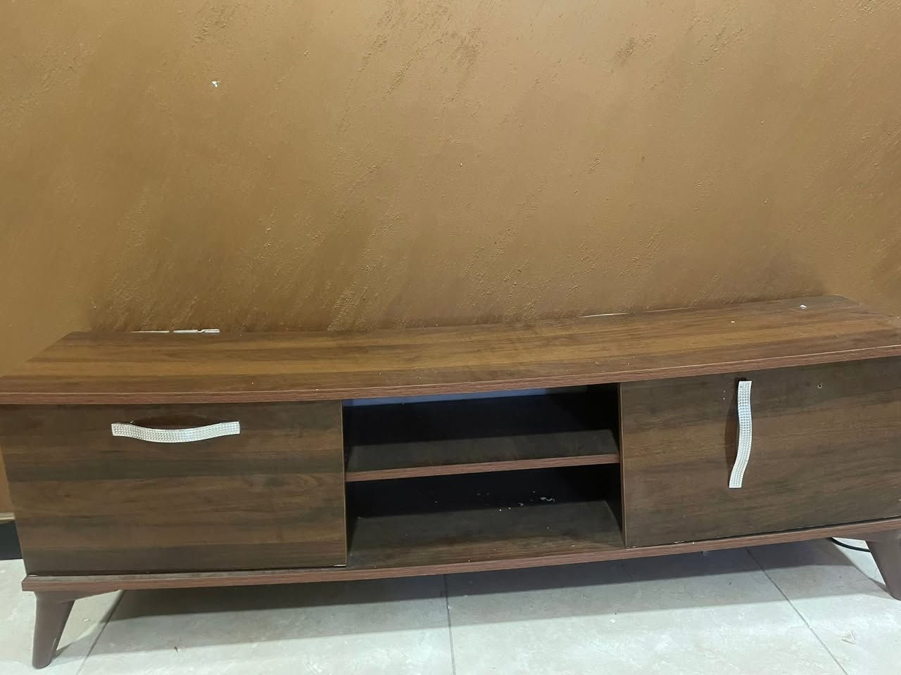 مرحبا اغراض للبيع
ميز تلفزيون سعره ٢٠ الف 
ثلاجة بس الماطور عاطل نظيفه ومابيهة اي ضرر ٢٠ الف 

كرسي جديد بعده حتى مادي ب ١٠
وشازلونه جديدة ومشاديهة ب ١٥ 

توصيل عليكم
مكاني بغداد الدورة شارع المصافي


**إذا كنت صاحب هذا الإعلان وتريد حذفه لأي سبب، رجاءا أرسل رسالة إلى الدعم الفني**
