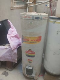 كيزر للبيع اي عيب مابي بل شرط سعره 90 الف و بي مجال مكاني الاسره والام...