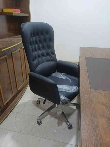 غرفة مكتب جاهزة نظيفة جدا اصحاب الشركات مكاتب اني صارت عليه 3 ملايين ونص استخدام شهرين رايدها بملونين ونص وهم بيها مجال المكان نجف للاستفسار /***********
