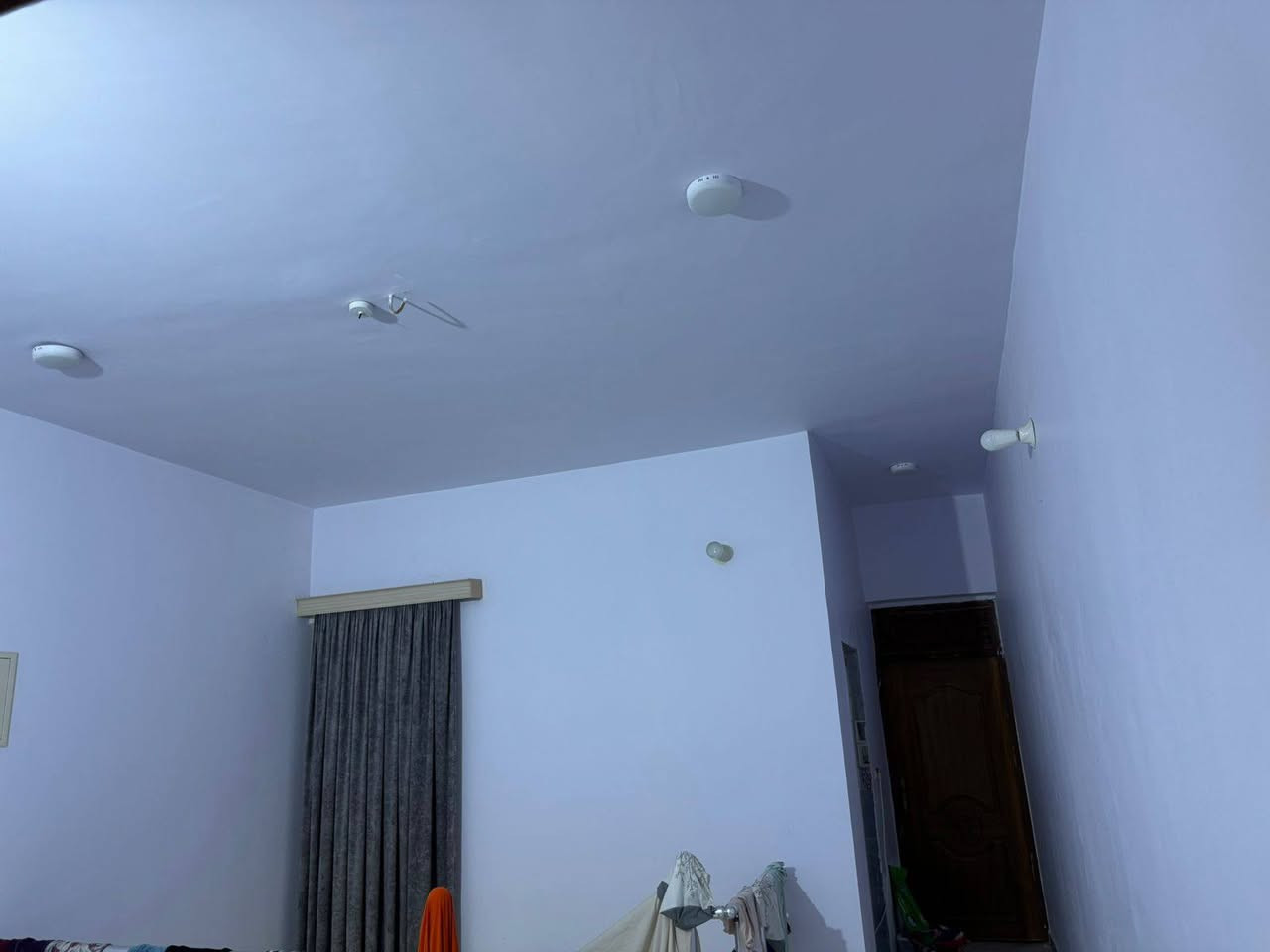 سلام عليكم
دار سكن  للبيع طابقين المساحه 100 م 
الاسكان قرب المعهد الفني خلف مركز شرطه الاسكان

يحتوي الطابق الاول 
على استقبال وغرفه نوم وصاله ومطبخ وحمام
والثاني 
غرفتين نوم وصاله وحمام  

للاستفسار اكثر التواصل على واتساب السعر ٨٦
مطلوب مبادره *********** اتصل اوتساب
