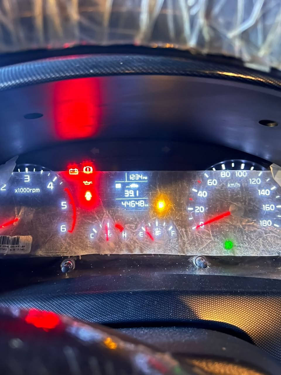 سلام عليه عندي سياره للبيع كيه عموشه موديل 2024 ماشيه 44 حقيقي كلشي كامل بيها سياره جاهزه مسستمه
***********.        ***********
