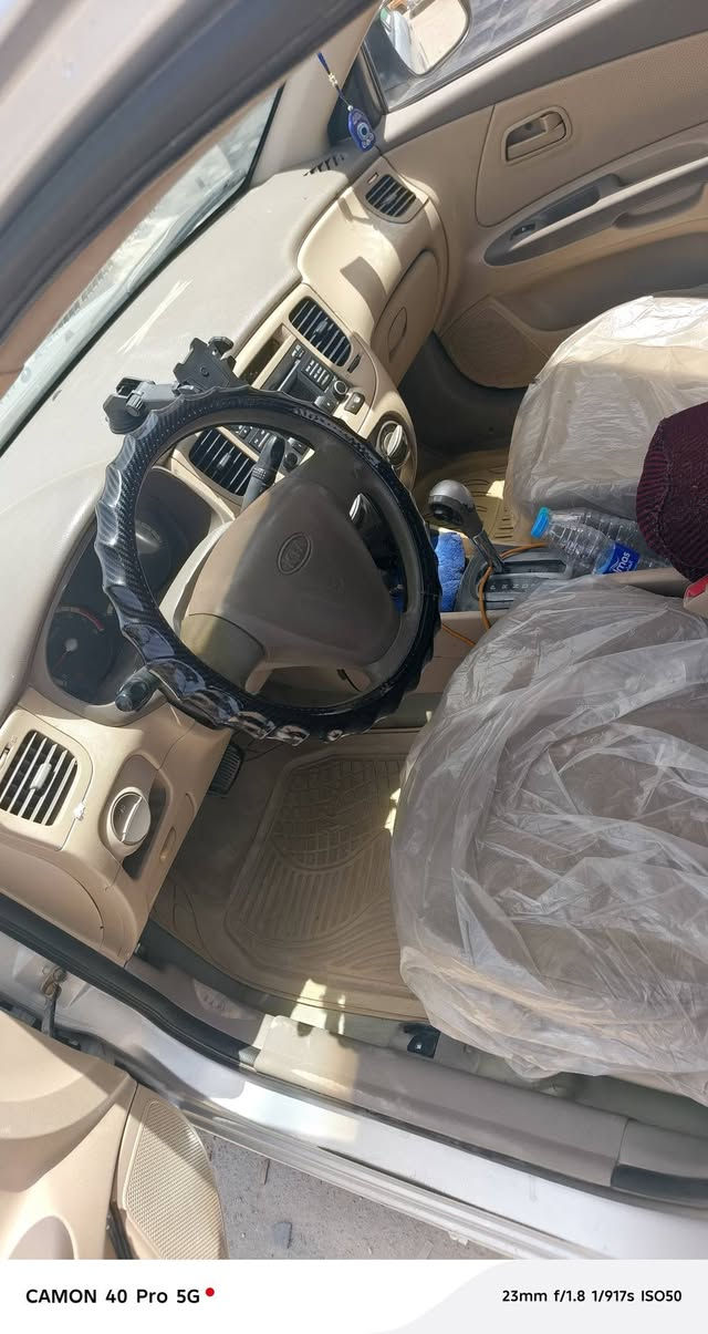 كيه ريو موديل 12خليجيه مكينه 1600 دواخل عسلي جام كهرباهي تبريد ثلج كير مكينه نعمه من الله بيه تصليح بيبان 2 جهت السايق وبيه صبغ باب العبري وجاملغ سياره جارده رقم بصره تحويل ثاني يوم السعر 70 وبيها مجال  ناصريه مركز ***********

