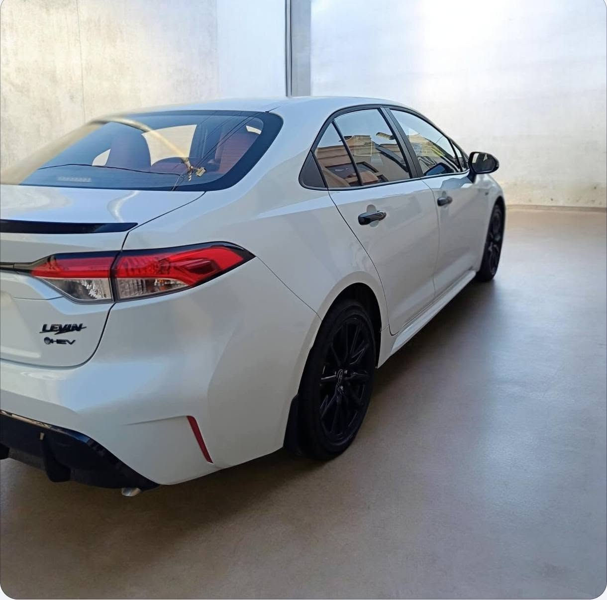 تويوتا كورولا سبورت 2025 (بلاك إدشن) 
  Toyota Corolla Sport Black Edition،
•لون ابيض صدفي
👈 السعر ((١٦٥)) وبيها مجال حك الجيه
•ماشية ((١٢)) الف
•مكانها بغداد ***********
