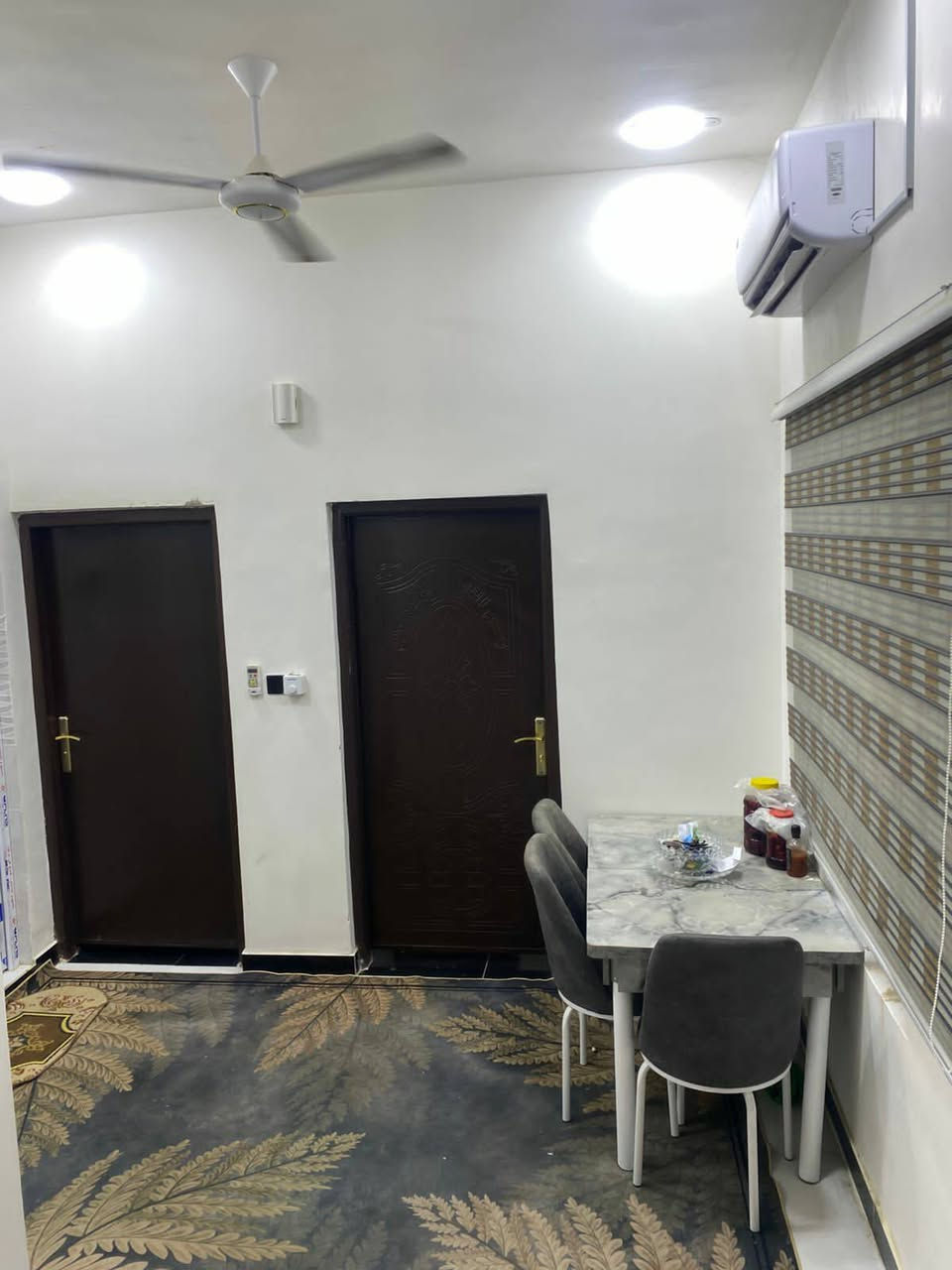 اقساط            اقساط               اقساط
يتوفر بيت مساحه ١٠٠ متر البيت بناء ٢٠٢٥ طابوق بناء متعوب علي موقع مرتب البيت ركن على شارعين الشارع ١٠ متر الموقع باب الهوى قرب مدرسه الجزيره الرابعه علمآ البيت تقسيط تنطي ٣٠ مليون والباقي بالشهر ٥٠٠ الف سعر البيت 55 وبي مجال ***********
