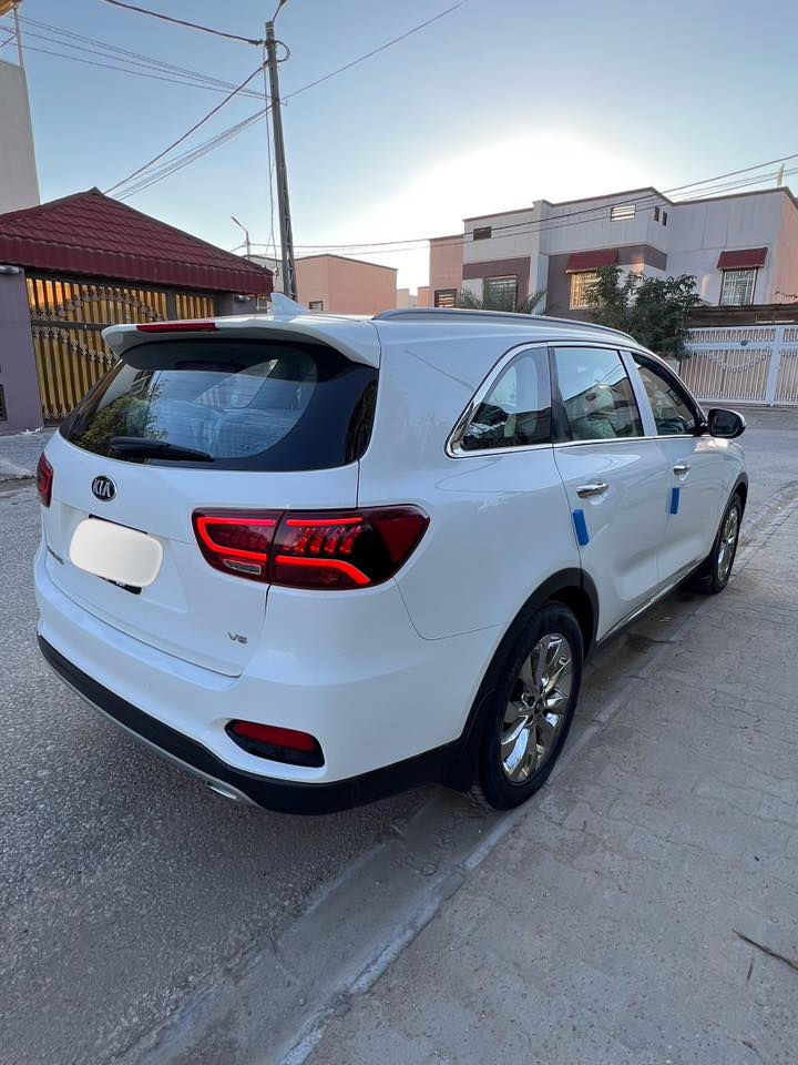 سلام عليكم 
سورنتو 2019  فول مواصفات بانوراما خليجي 6 سلندر وباقي المواصفات معروفه كفاله عامه عدا كرت مقدار شبر بالدور بالجاملغ الخلفي السياره جديده واستخدامها كلش نظيف ونازك ومابيها برغي نقص ومسويلها ادامه كامله وحداديه جديده وترايها كلش حلو والسياره ماشيه 165 الف وقابل للزياده رقمها بغداد وبأسمي وهزه جديده وسنويتها لـ2031 سعرها ب 265 وبيها مجال وترهم مراوس
مكاني النجف الاشرف للأتصال ***********
