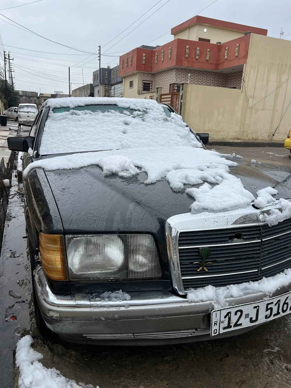 السلام عليكم
مارسدس رئاسي 
موديل 1988
رقم نينوى 12 باسمي اني الشرعي 
سنويه 2030
عليها غرامه 100 ع المشتري 
سياره يعوزها مصرف حداديه نص عمر 
تايرات جديده
محرك وكير بطه شرط لاصرف ولا نفخ
تبريد ابيعك عاطل 
كهربائيات شغاله 

/////ملاحظه 
السياره مصبوغه (عام) وبيه كصه بالسقف السقف مبدل 
باب السايق والجاملغ بي معجون هذا الي بيها لادوخني بقلمك

السعر 45 وبيها مجال والسوك كلشي بي 
مكانها موصل حي سومر 
الاتصال 
***********
