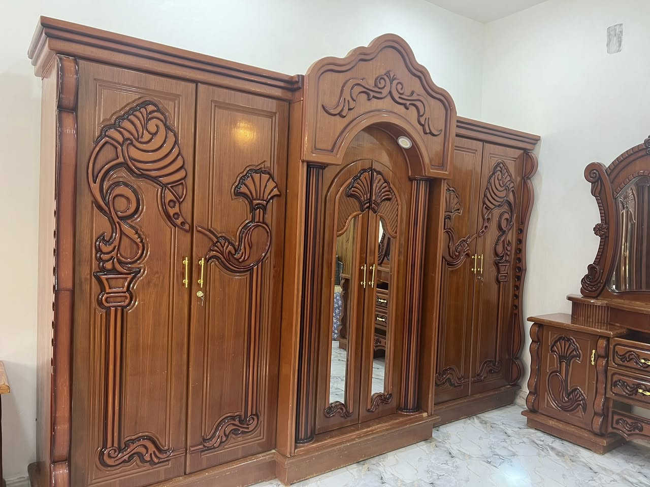 غرفة نوم ام السته تفصال  كله صاج الخشب القوي سعره ٧٠٠ وبيه مجال الشراي عنوان ناصريه مركز الاتصال ***********
